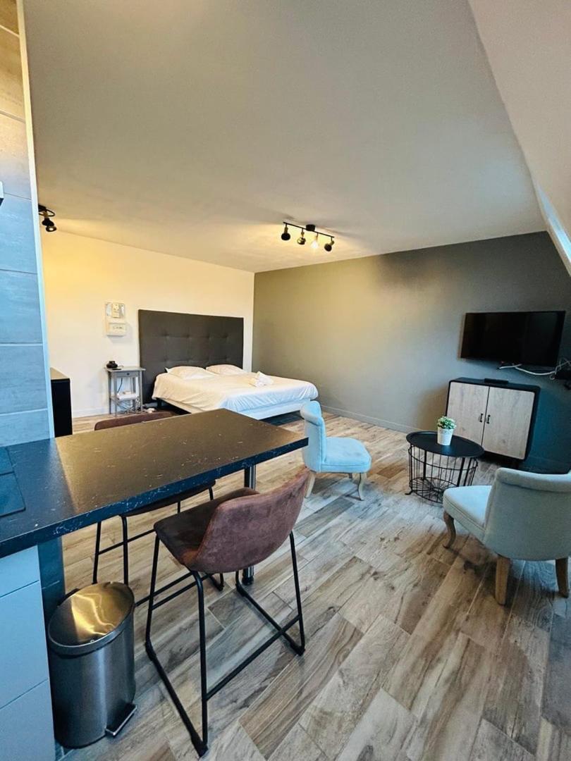 Masse Studio Cosy — Caen Apartment ภายนอก รูปภาพ