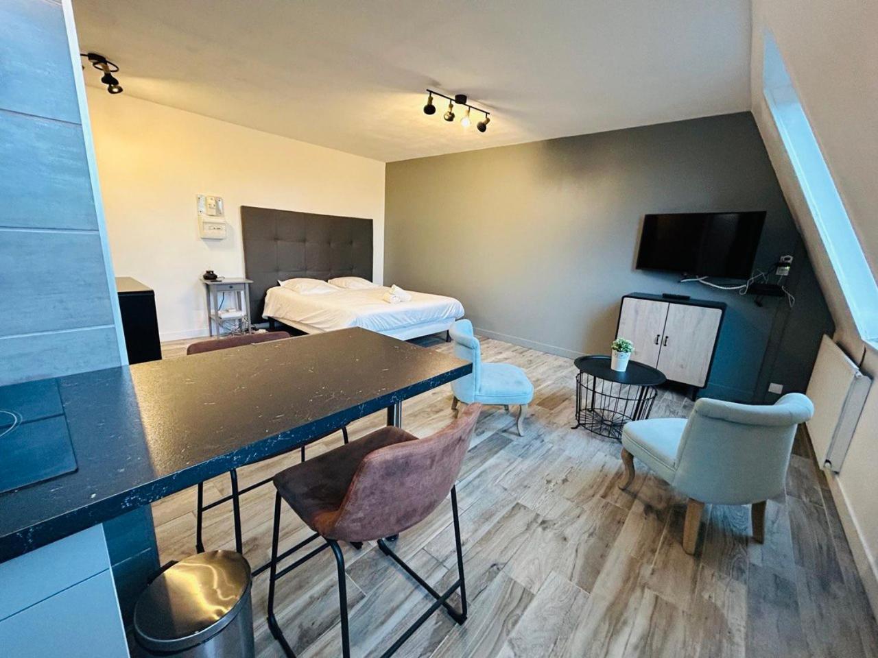 Masse Studio Cosy — Caen Apartment ภายนอก รูปภาพ